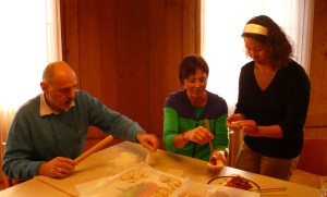 Höhste Konzentration und Fingerfertigkeit ist gefragt.